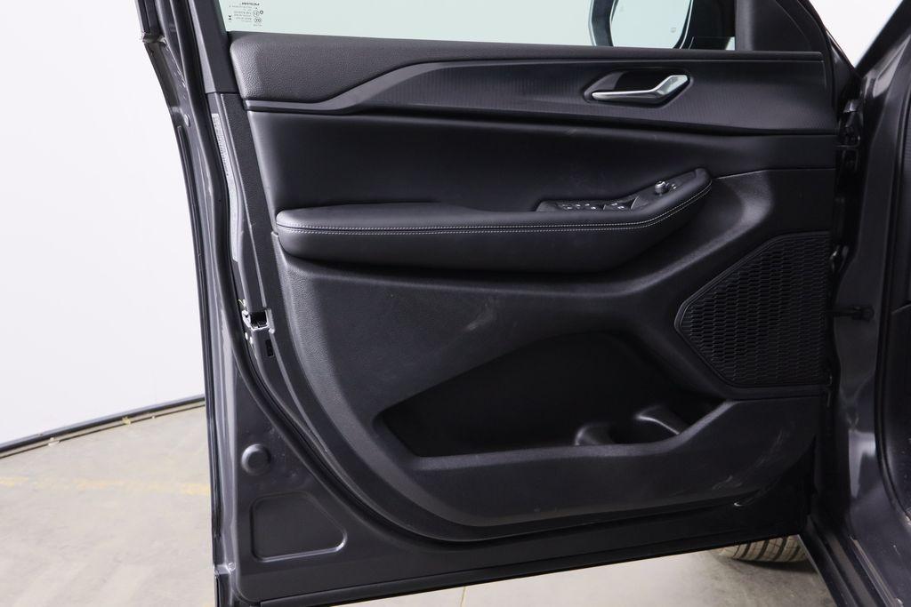 new 2026 Jeep Grand Cherokee car, priced at $39,665