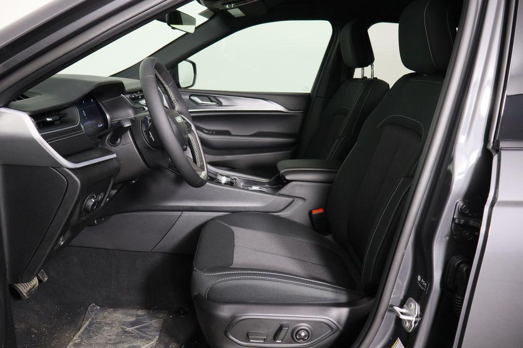 new 2026 Jeep Grand Cherokee car, priced at $39,665