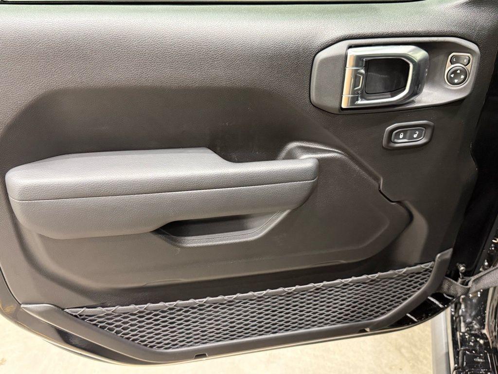 new 2026 Jeep Gladiator car, priced at $51,323