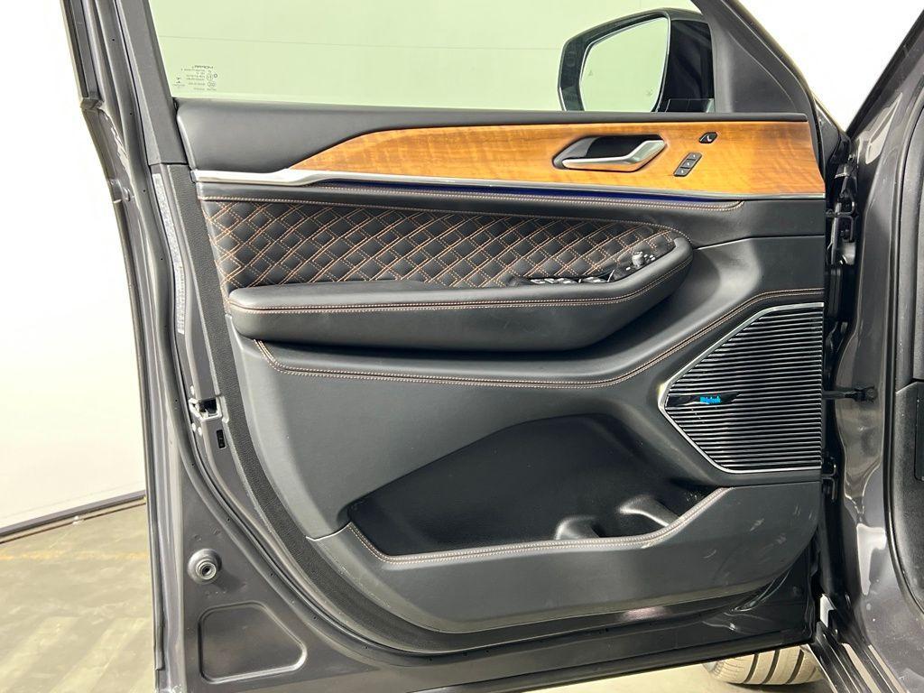 used 2022 Jeep Grand Cherokee car, priced at $36,400