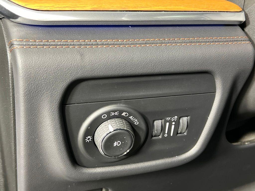 used 2022 Jeep Grand Cherokee car, priced at $36,400