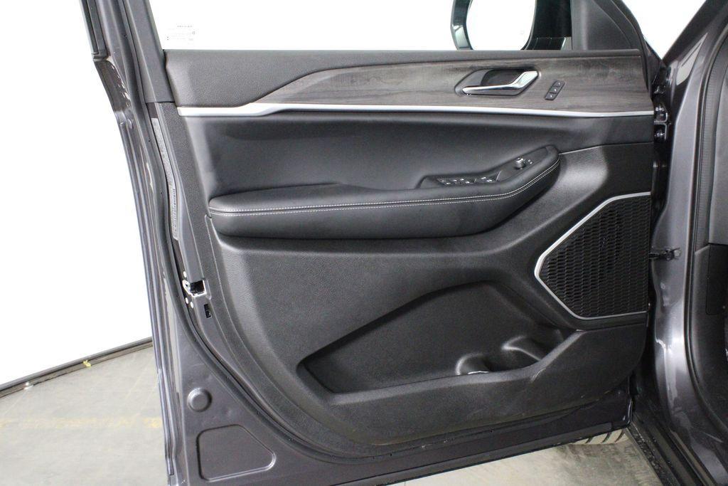 new 2025 Jeep Grand Cherokee L car, priced at $42,728