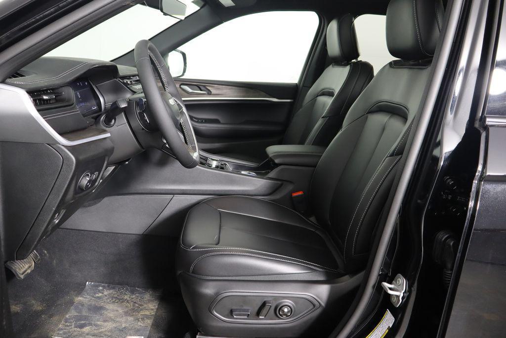 new 2026 Jeep Grand Cherokee car, priced at $44,294