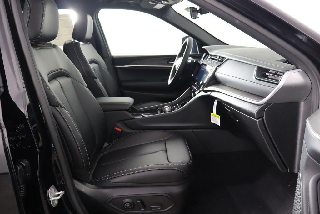 new 2026 Jeep Grand Cherokee car, priced at $44,294