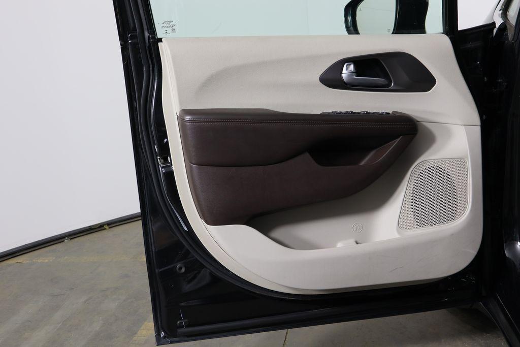 used 2018 Chrysler Pacifica car, priced at $12,800