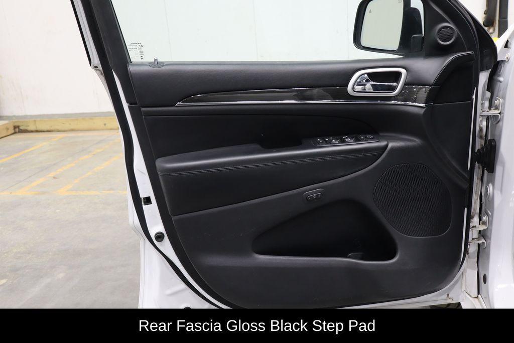 used 2015 Jeep Grand Cherokee car, priced at $13,700