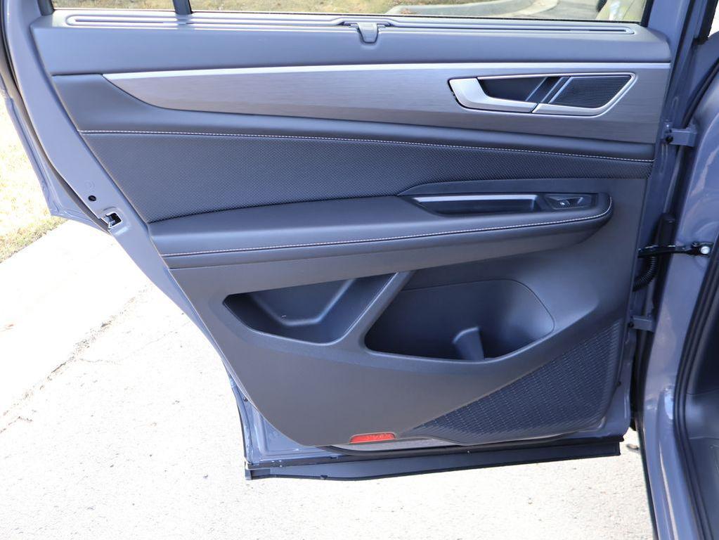 new 2026 Volkswagen Atlas Cross Sport car, priced at $47,040