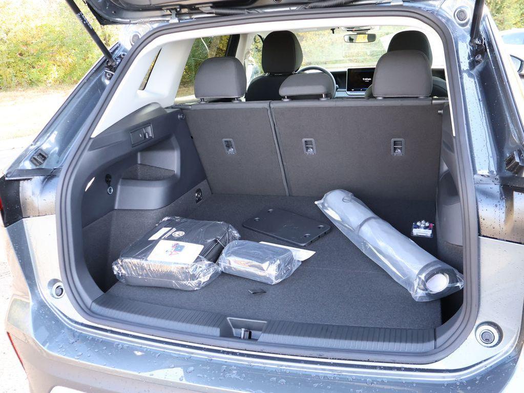 new 2026 Volkswagen Tiguan car, priced at $33,051