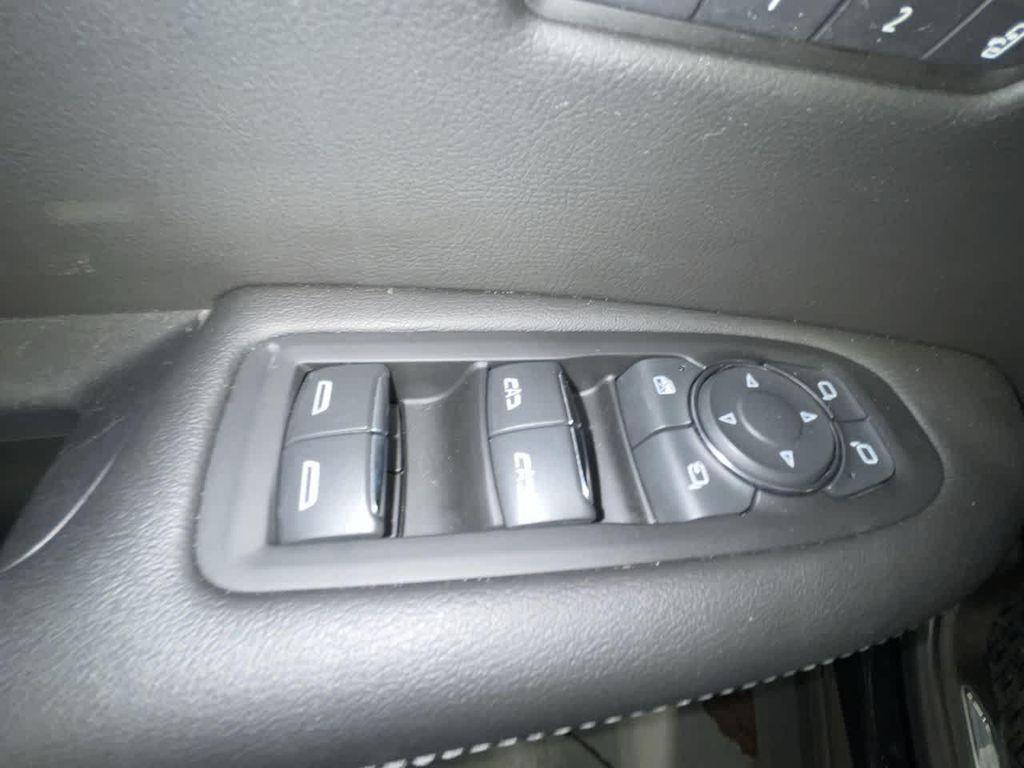 used 2022 Cadillac XT5 car, priced at $24,976