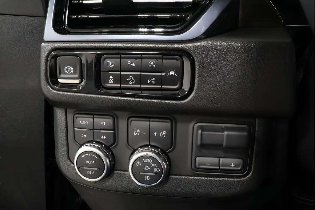 used 2025 GMC Yukon car, priced at $73,125