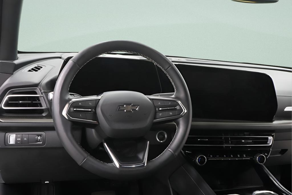 used 2025 Chevrolet Traverse car, priced at $39,090