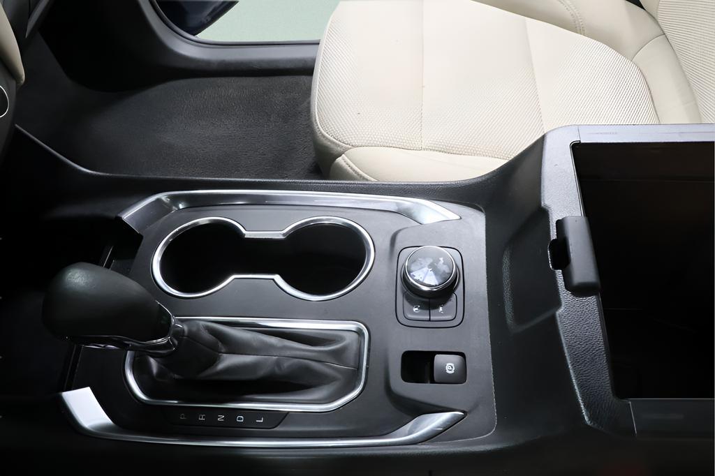 used 2023 Chevrolet Traverse car, priced at $21,725