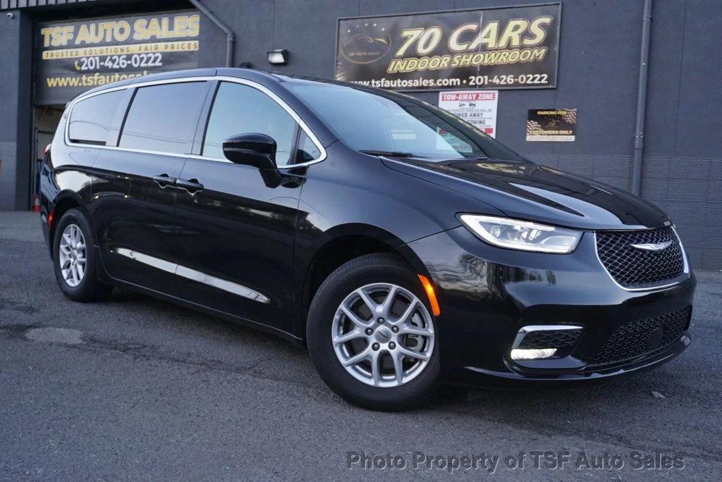 used 2025 Chrysler Pacifica car, priced at $30,985