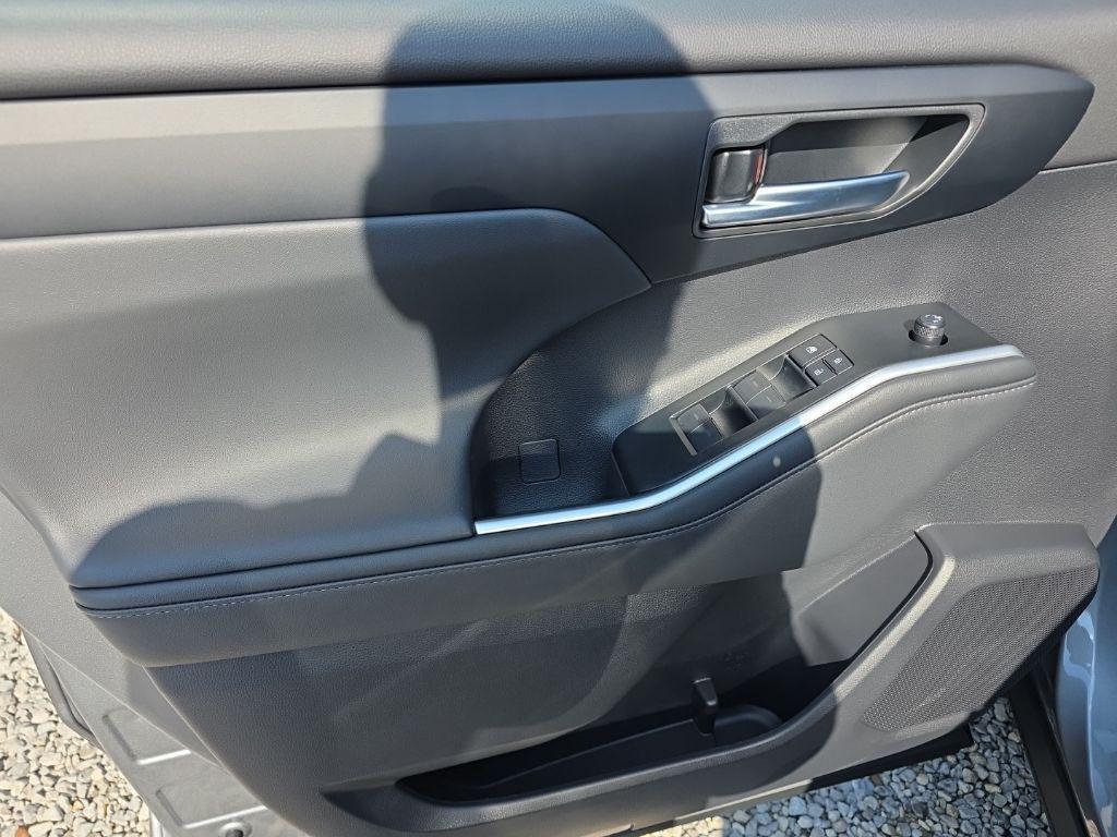 used 2026 Toyota Highlander car, priced at $46,805