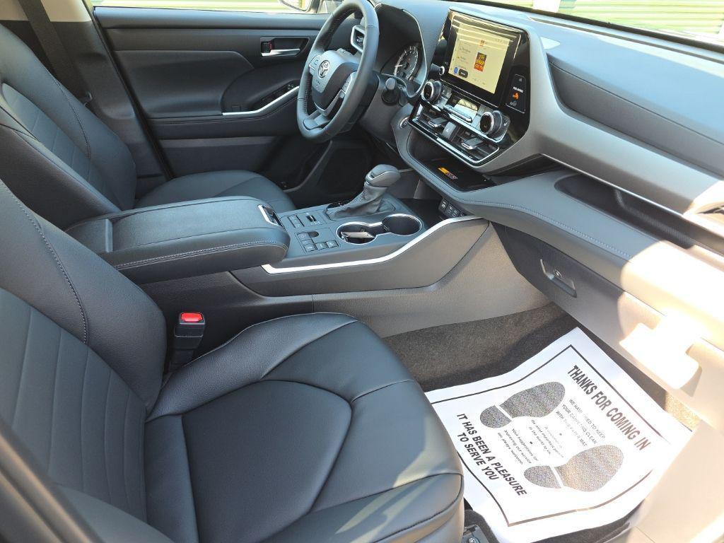 used 2026 Toyota Highlander car, priced at $46,805