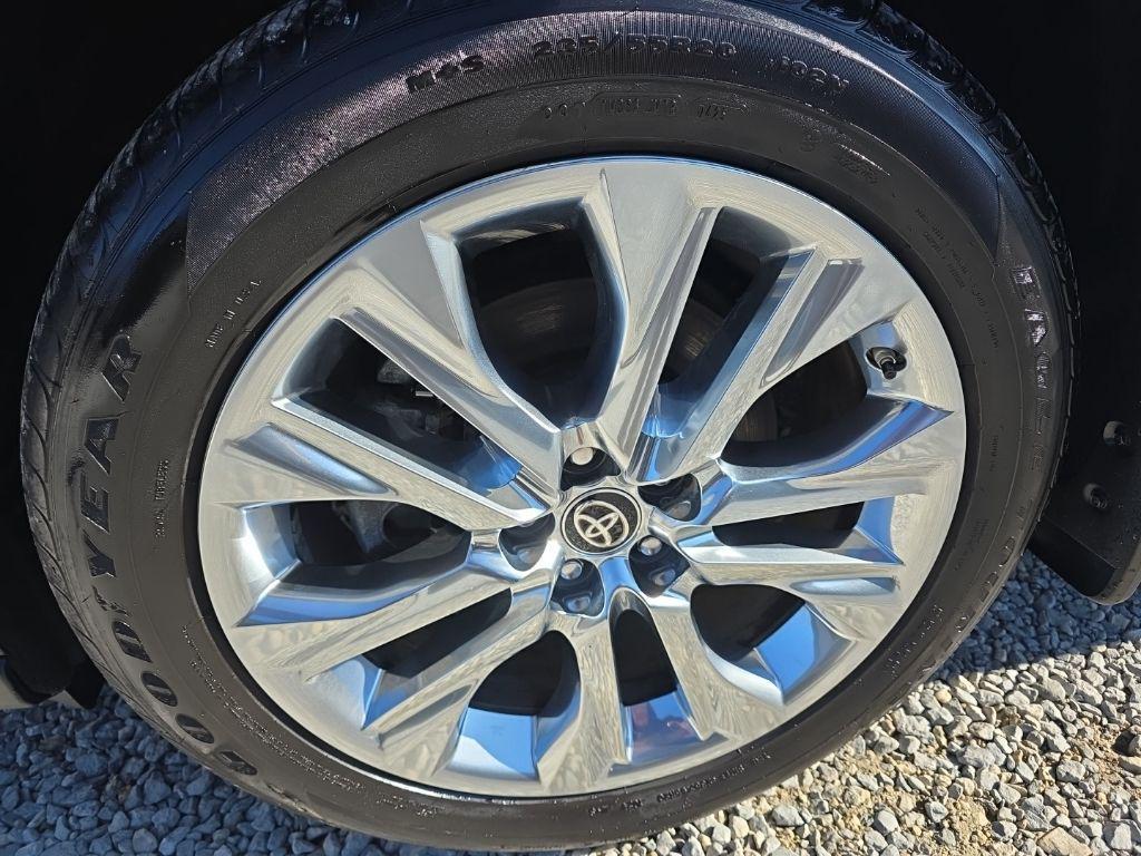 used 2025 Toyota Highlander Hybrid car, priced at $49,954