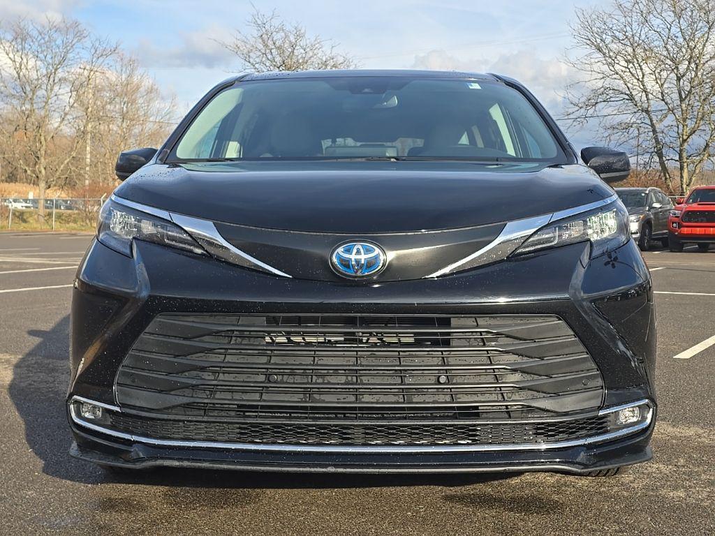 used 2024 Toyota Sienna car, priced at $43,432