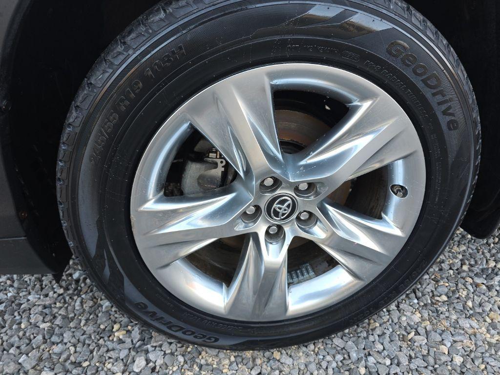 used 2019 Toyota Highlander Hybrid car, priced at $29,567