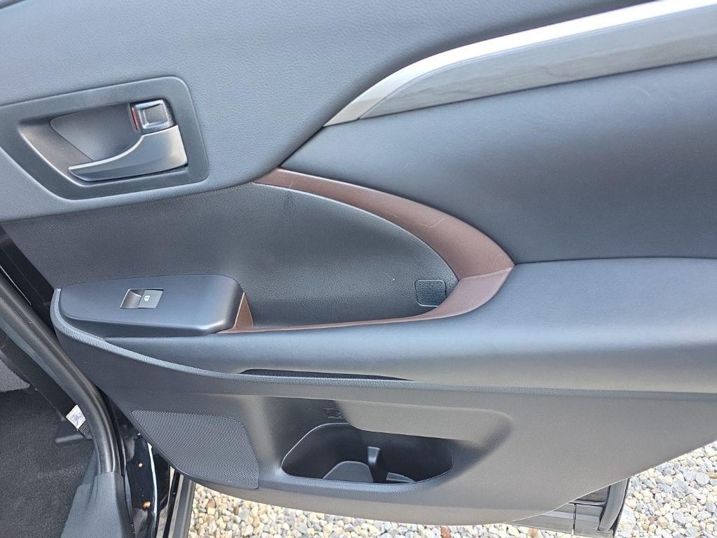 used 2019 Toyota Highlander Hybrid car, priced at $29,567