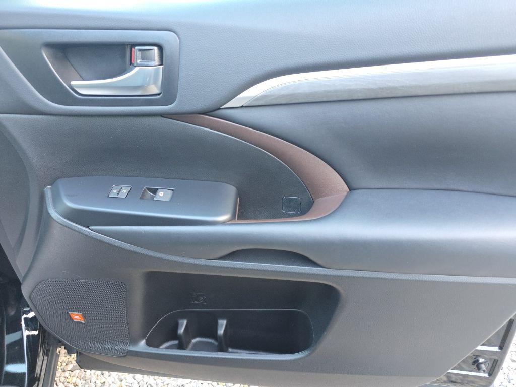 used 2019 Toyota Highlander Hybrid car, priced at $29,567