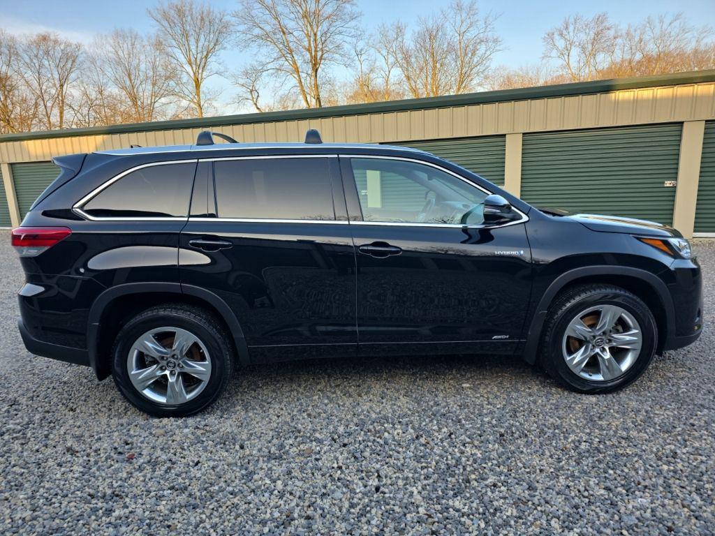 used 2019 Toyota Highlander Hybrid car, priced at $29,567