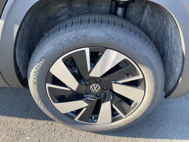 new 2026 Volkswagen Atlas Cross Sport car, priced at $47,167