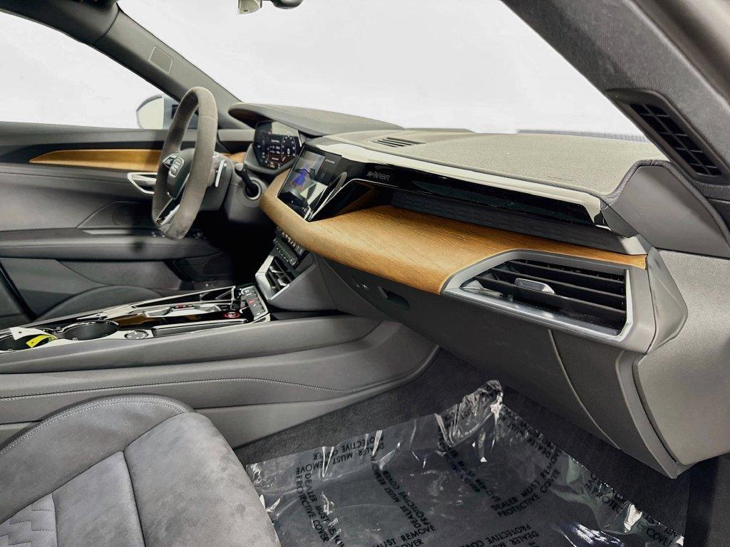 Audi e-tron GT view 30