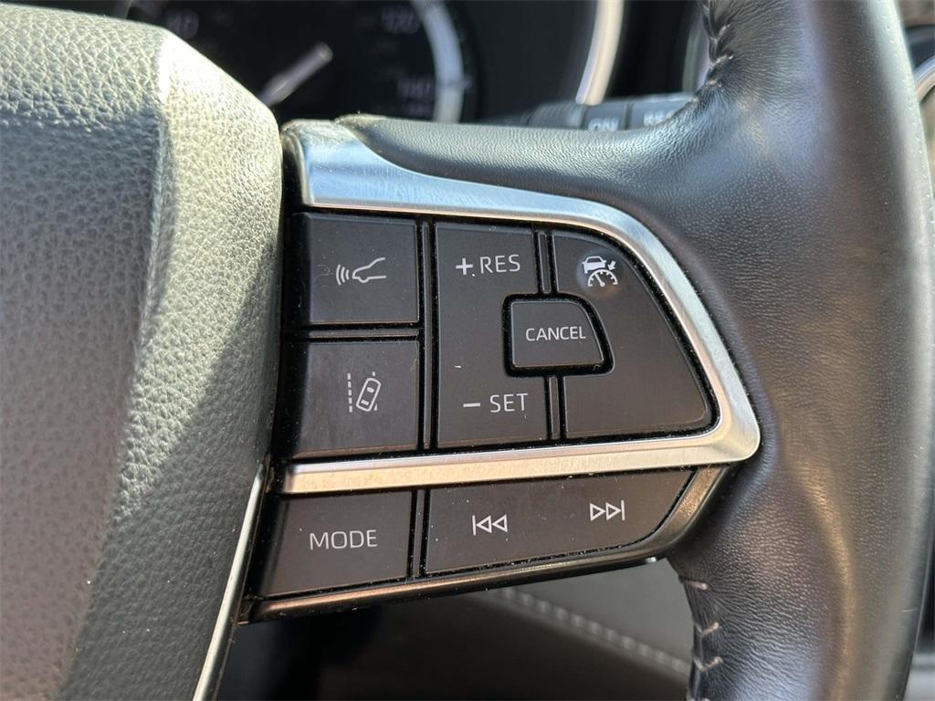 used 2020 Toyota Highlander car, priced at $24,389