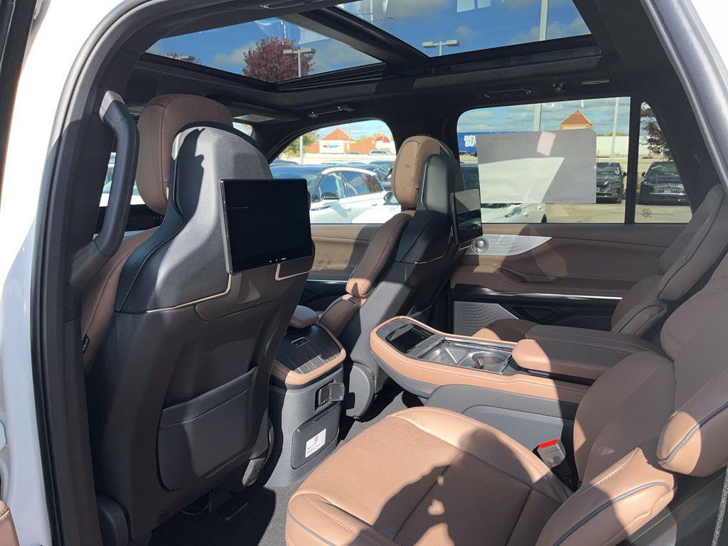 new 2025 Lincoln Navigator car, priced at $110,808