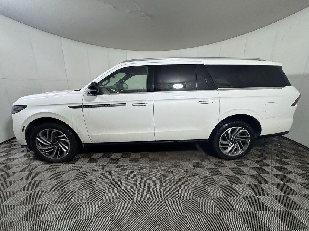 new 2025 Lincoln Navigator car, priced at $93,645