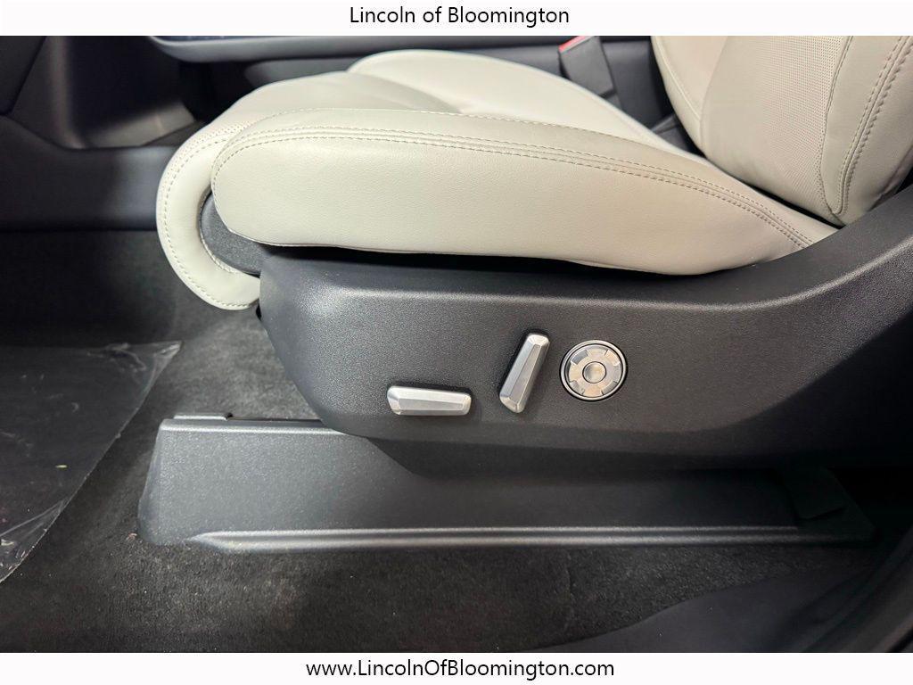 new 2026 Lincoln Navigator car, priced at $108,995