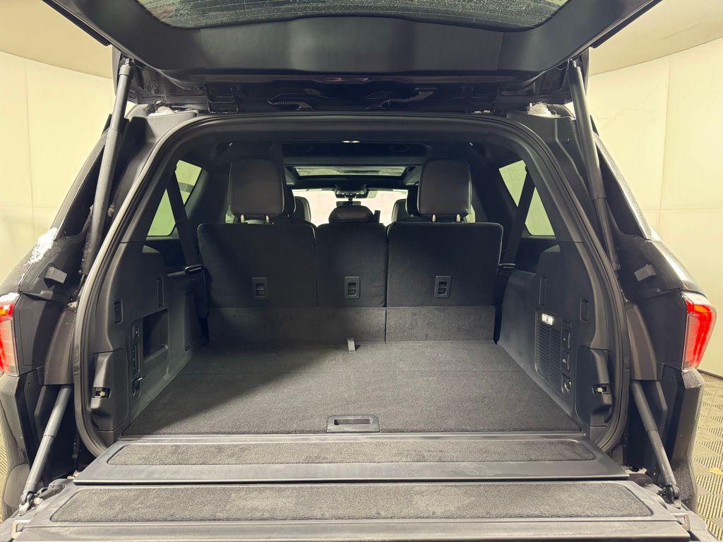 new 2025 Lincoln Navigator car, priced at $108,315