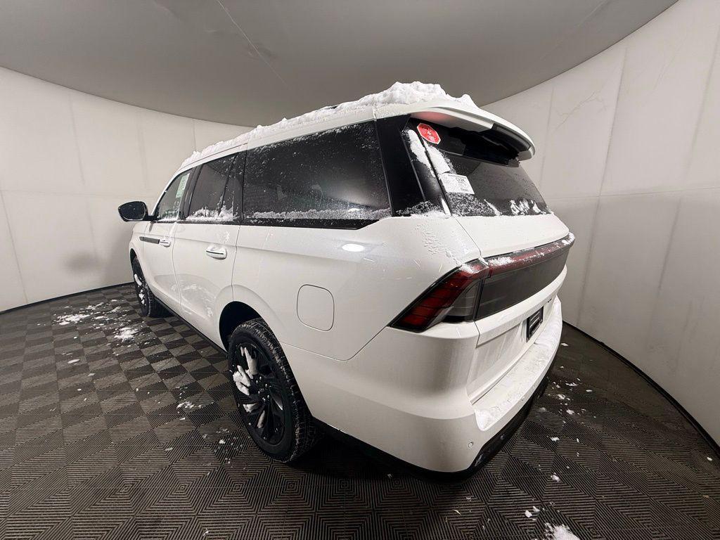 new 2025 Lincoln Navigator car, priced at $106,424