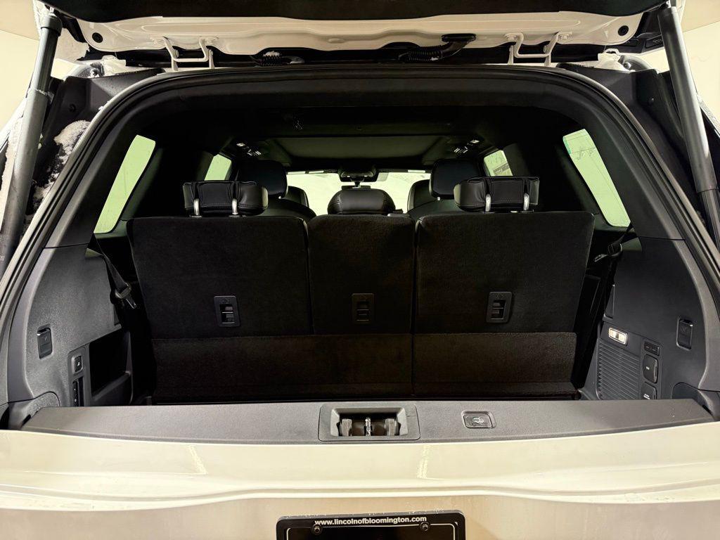 new 2025 Lincoln Navigator car, priced at $106,424