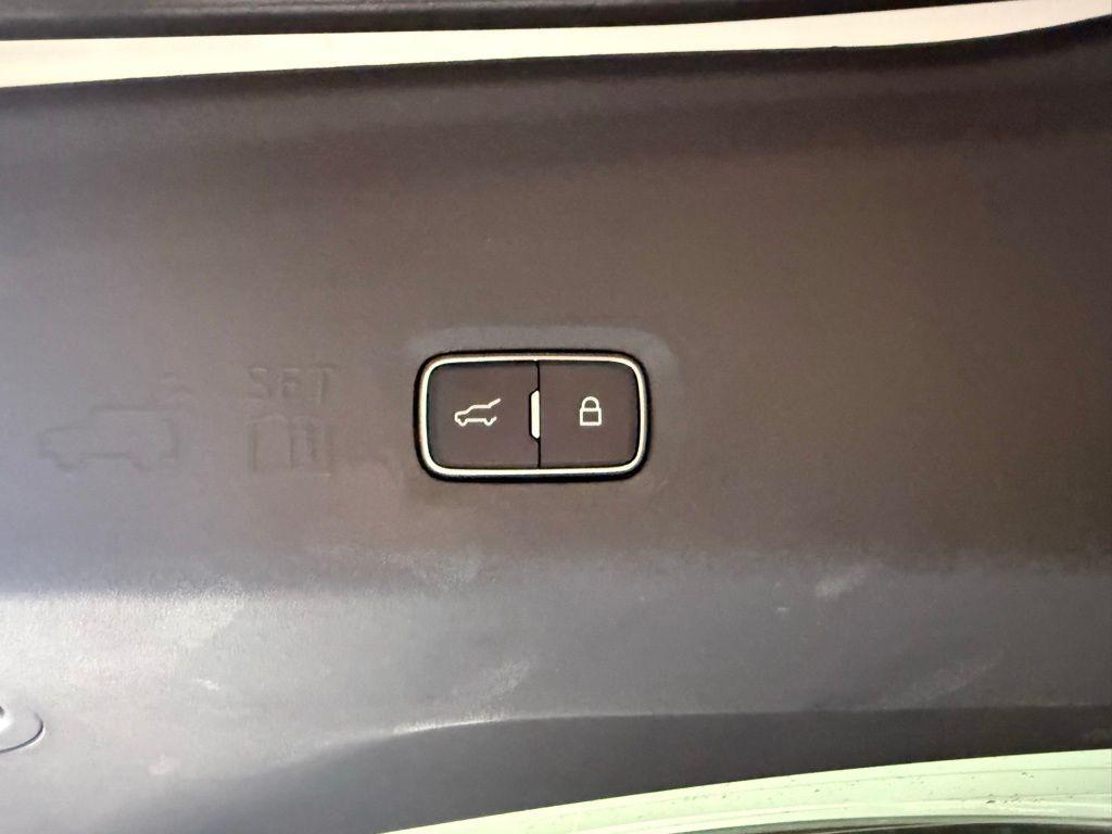 new 2025 Lincoln Navigator car, priced at $106,424