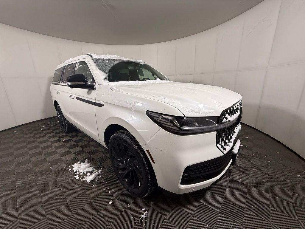 new 2025 Lincoln Navigator car, priced at $106,424