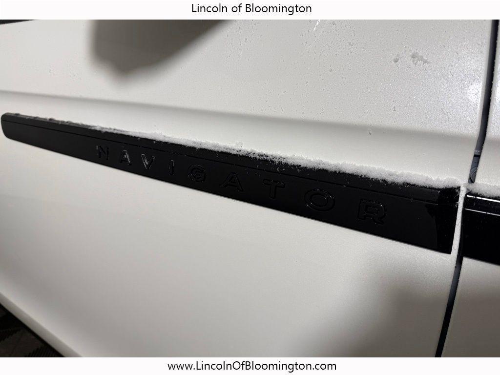 new 2025 Lincoln Navigator car, priced at $106,424