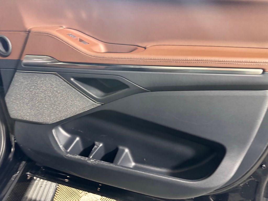 new 2025 Lincoln Navigator car, priced at $92,179