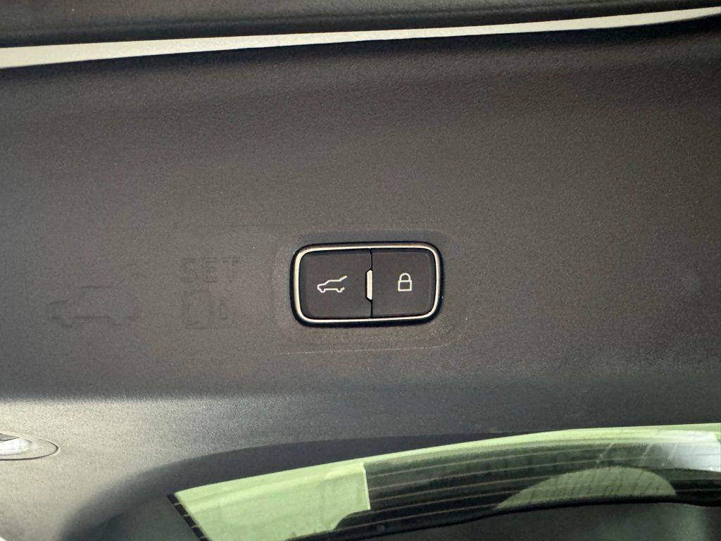 new 2025 Lincoln Navigator car, priced at $99,895