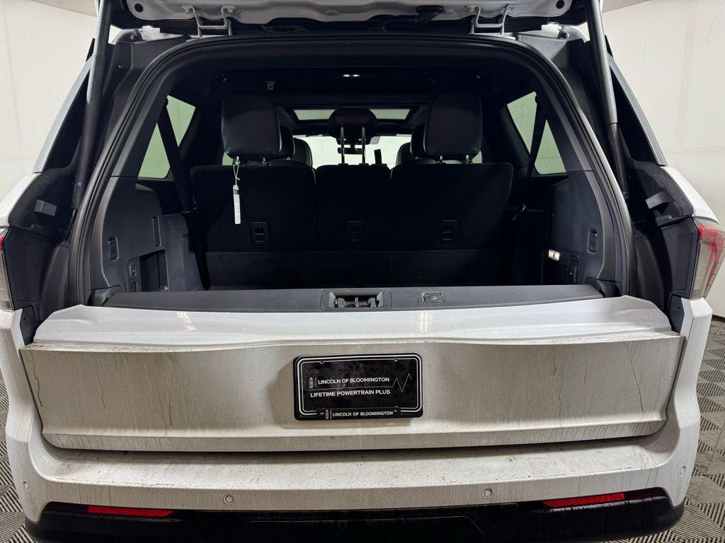 new 2025 Lincoln Navigator car, priced at $99,895