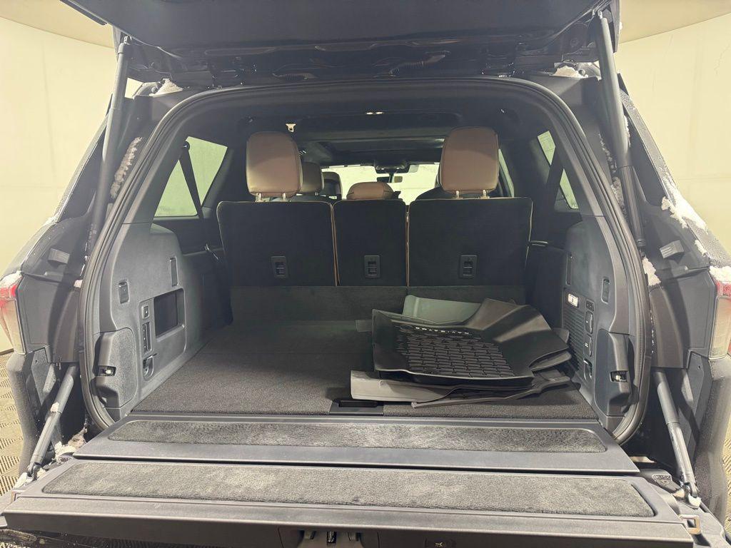 new 2025 Lincoln Navigator car, priced at $122,835