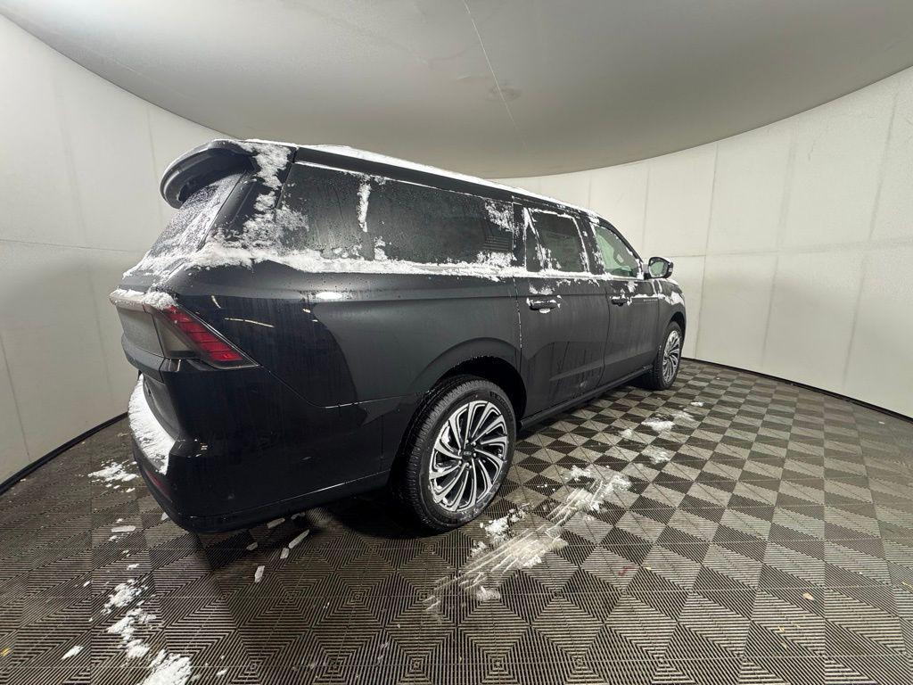 new 2025 Lincoln Navigator car, priced at $122,835