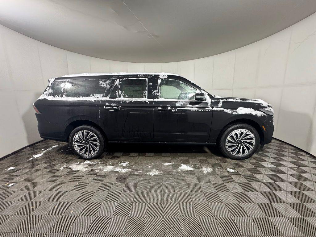 new 2025 Lincoln Navigator car, priced at $122,835