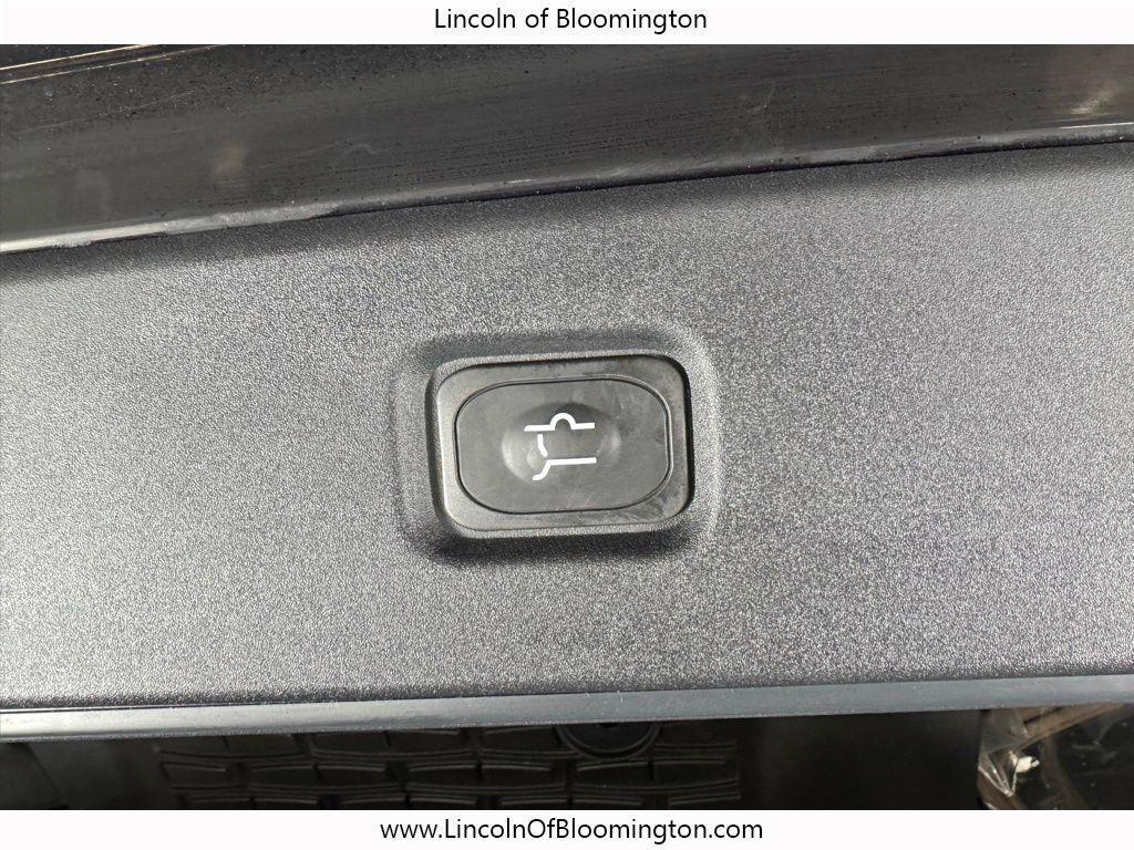 new 2025 Lincoln Navigator car, priced at $122,835