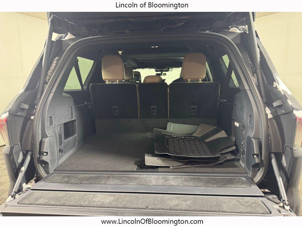 new 2025 Lincoln Navigator car, priced at $122,835