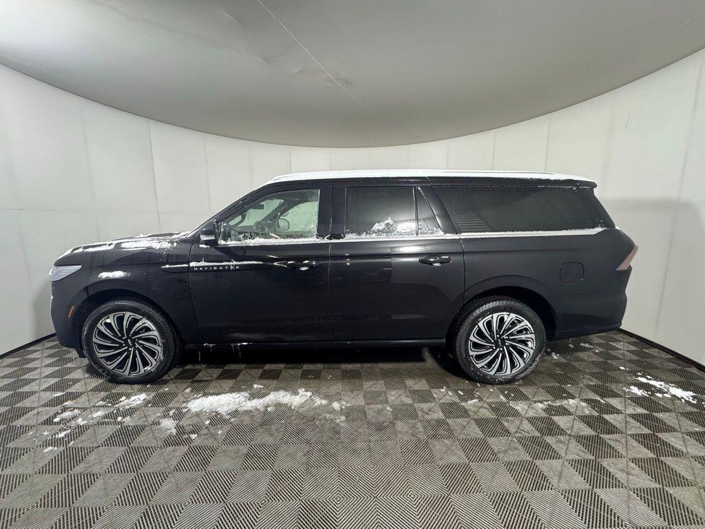 new 2025 Lincoln Navigator car, priced at $122,835