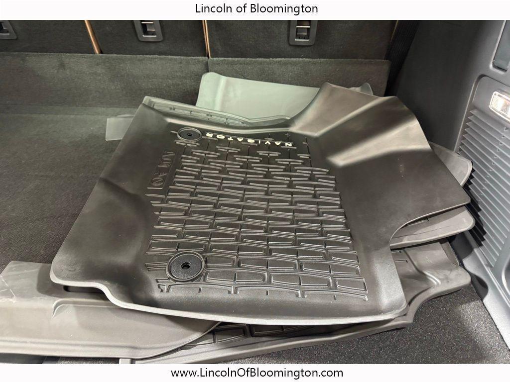 new 2025 Lincoln Navigator car, priced at $122,835