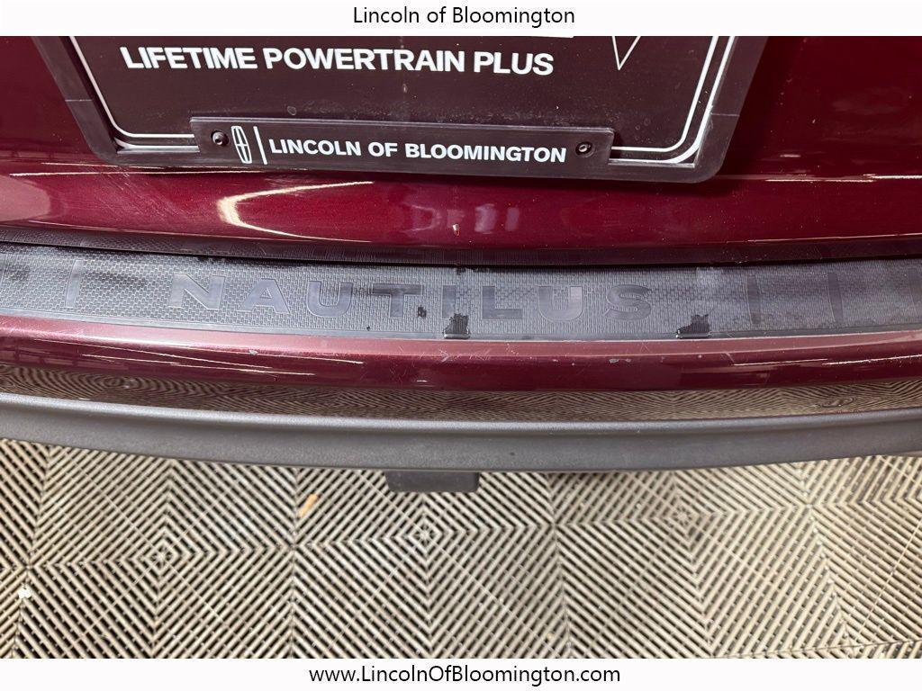 BURGUNDY VELVET MET TC 2022 Lincoln Nautilus Reserve