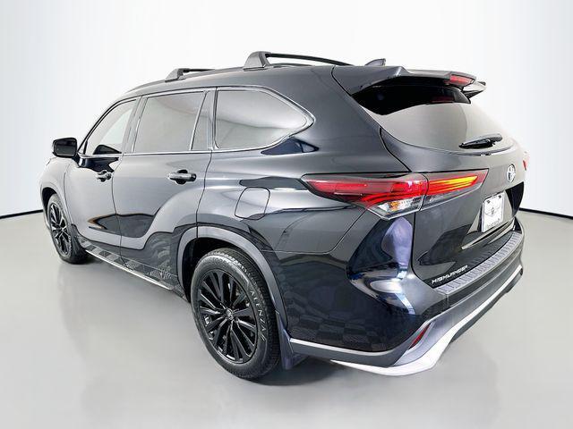 used 2024 Toyota Highlander car, priced at $36,500