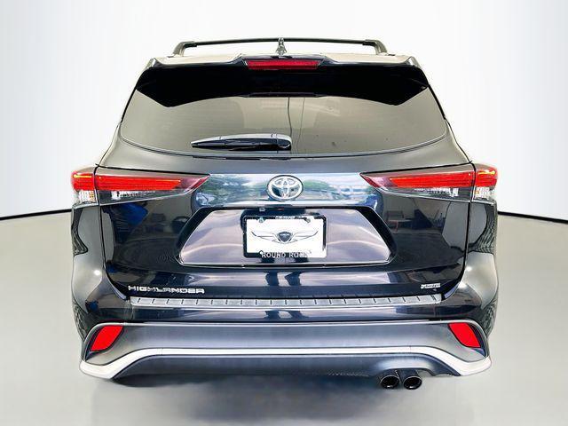 used 2024 Toyota Highlander car, priced at $36,500